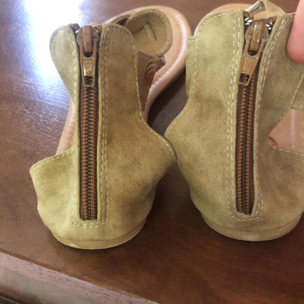 101 Sandals - Picture 4 of 6